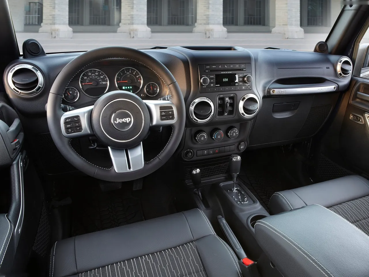 Jeep Wrangler Freedom Edition (2012) – interiér
