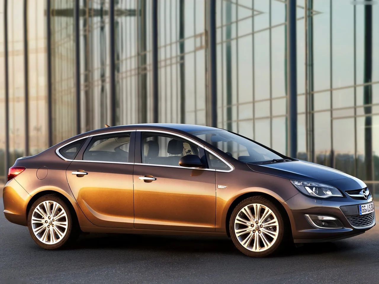 Opel Astra Sedan (2013)