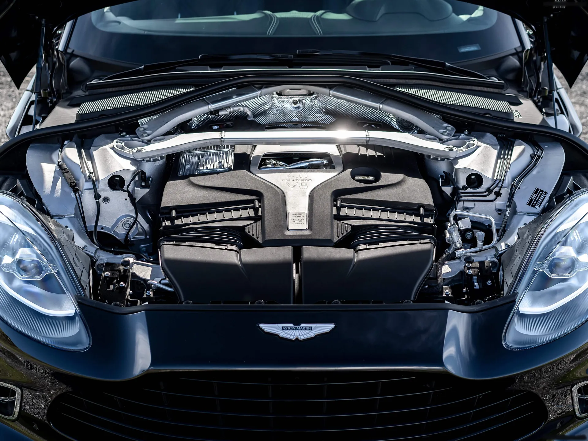 Aston Martin DBX (2021) - Engine