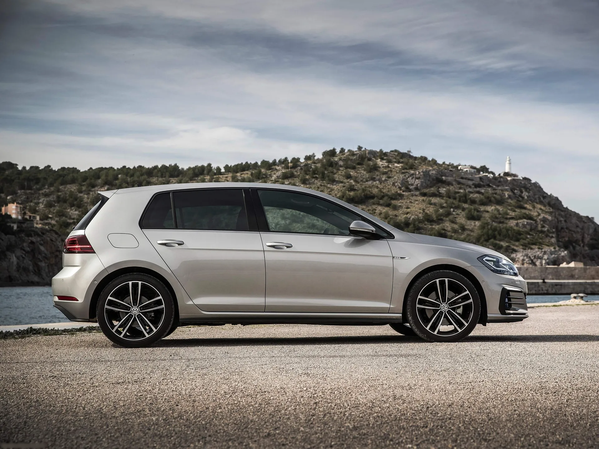 Volkswagen Golf GTD (2017) - Side Profile