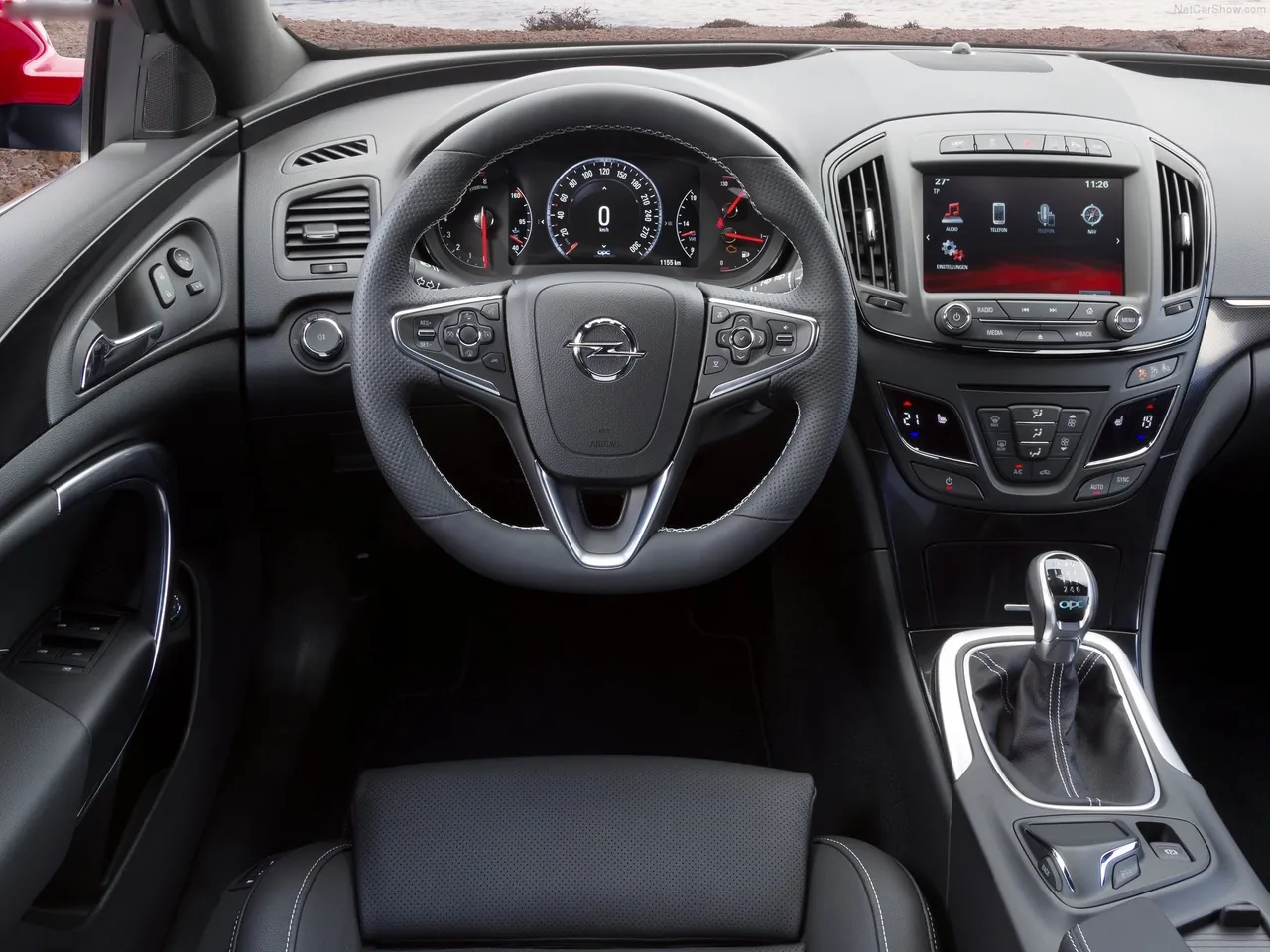 Opel Insignia OPC Sports Tourer (2014) – interiér