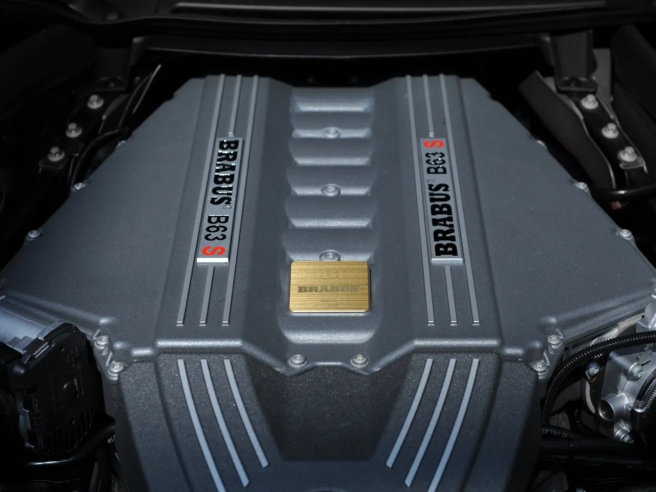 Brabus Mercedes-Benz SLS AMG Roadster (2012) – motorový prostor
