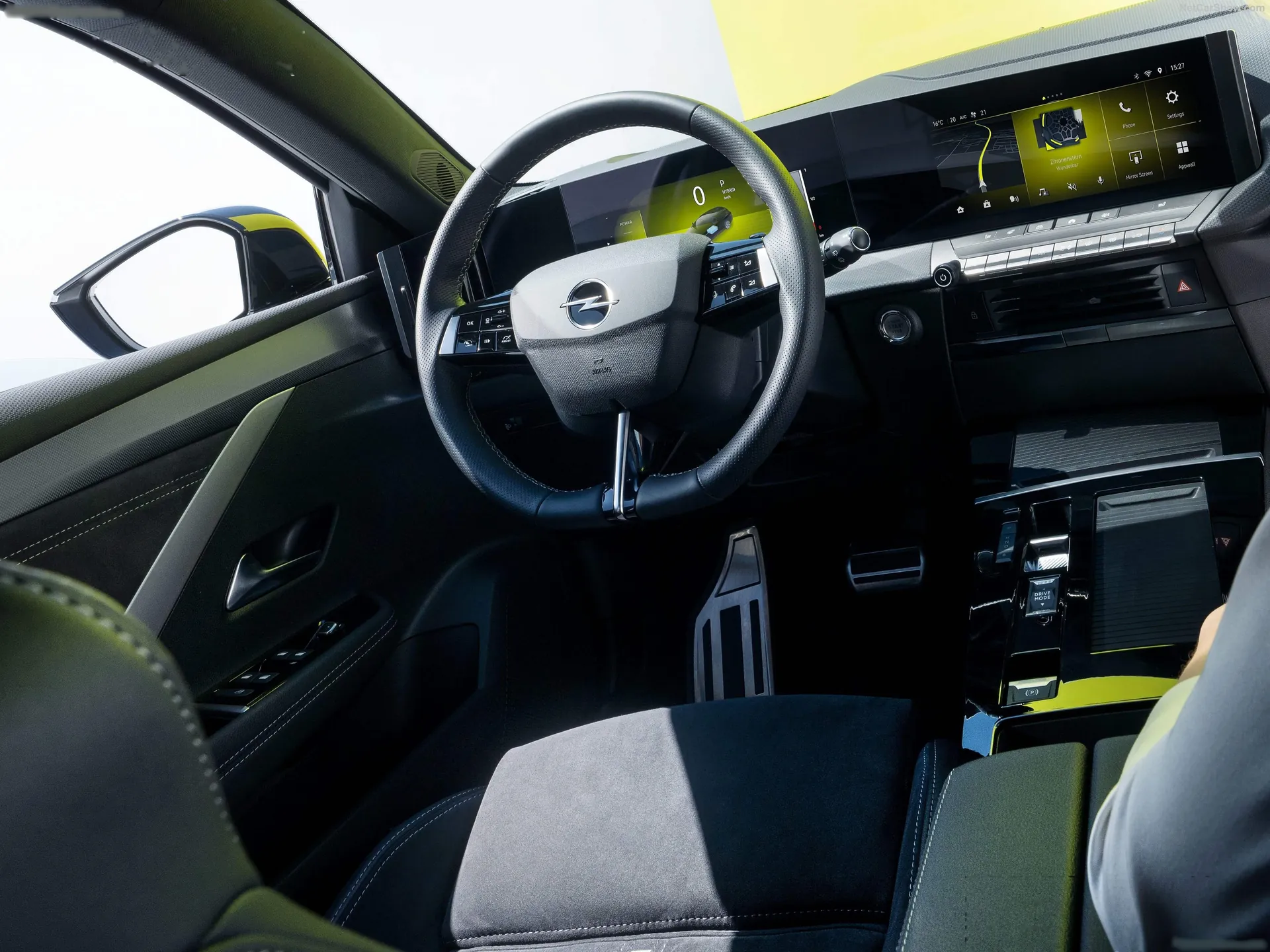 Opel Astra GSe (2023) – interiér