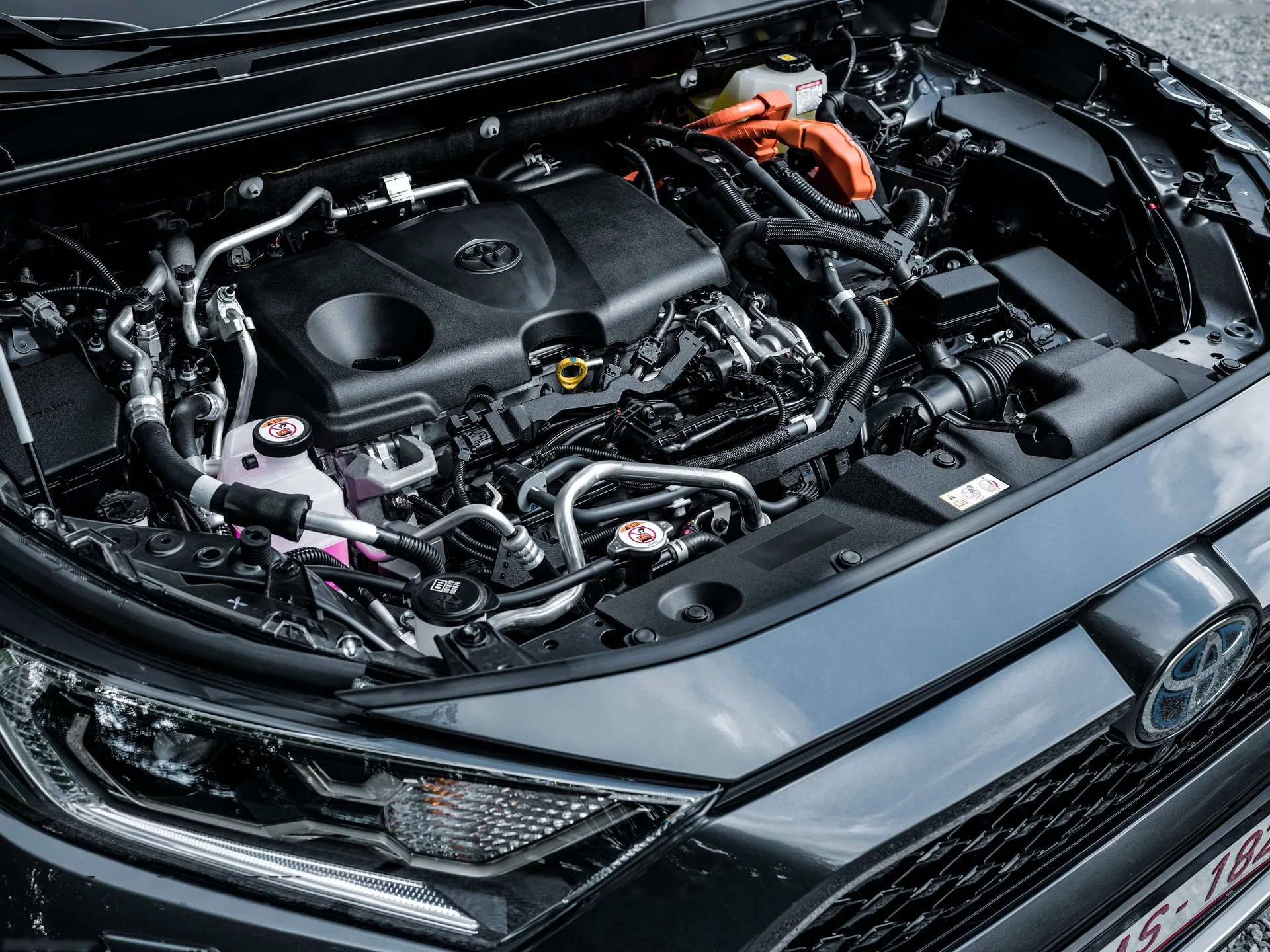 Toyota RAV4 Plug-in Hybrid (2021) – motorový prostor