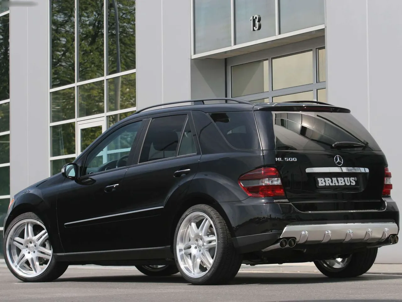 Brabus Mercedes-Benz M-Class (2006) – zadní tříčtvrteční pohled