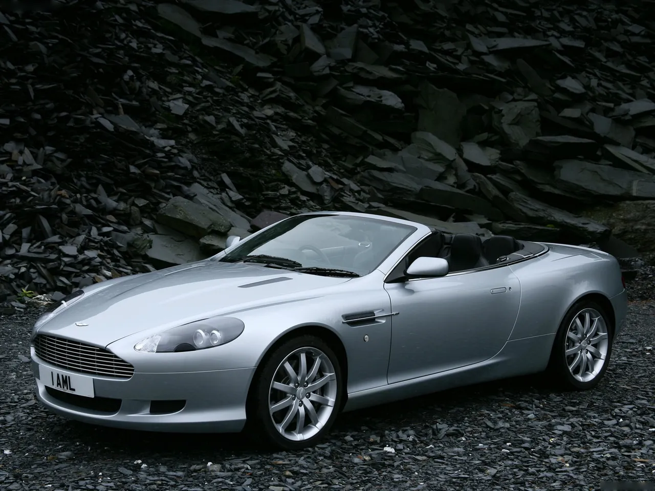Aston Martin DB9 Volante (2007) – přední tříčtvrteční pohled
