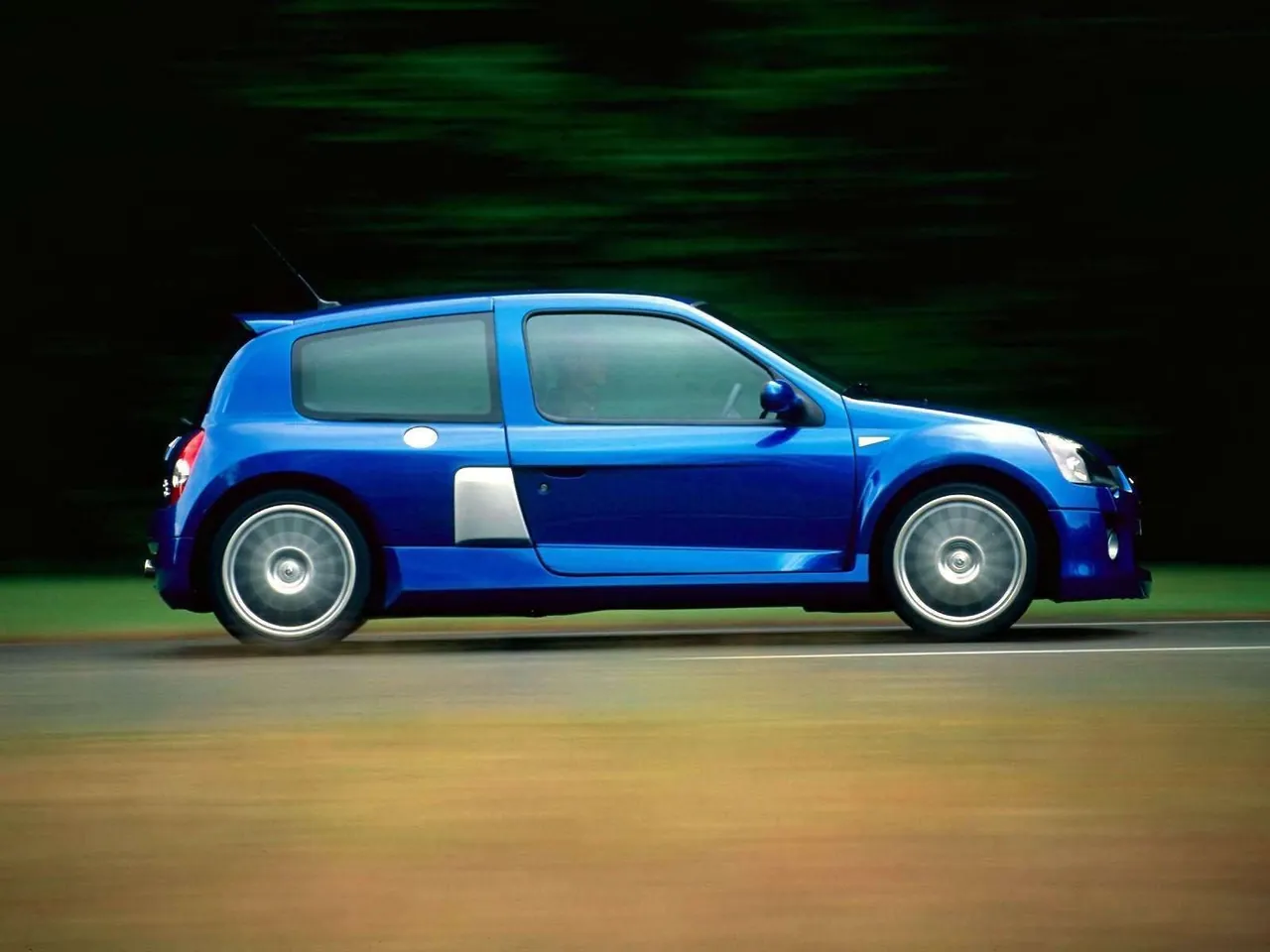 Renault Clio V6 Renault Sport (2003) – boční profil