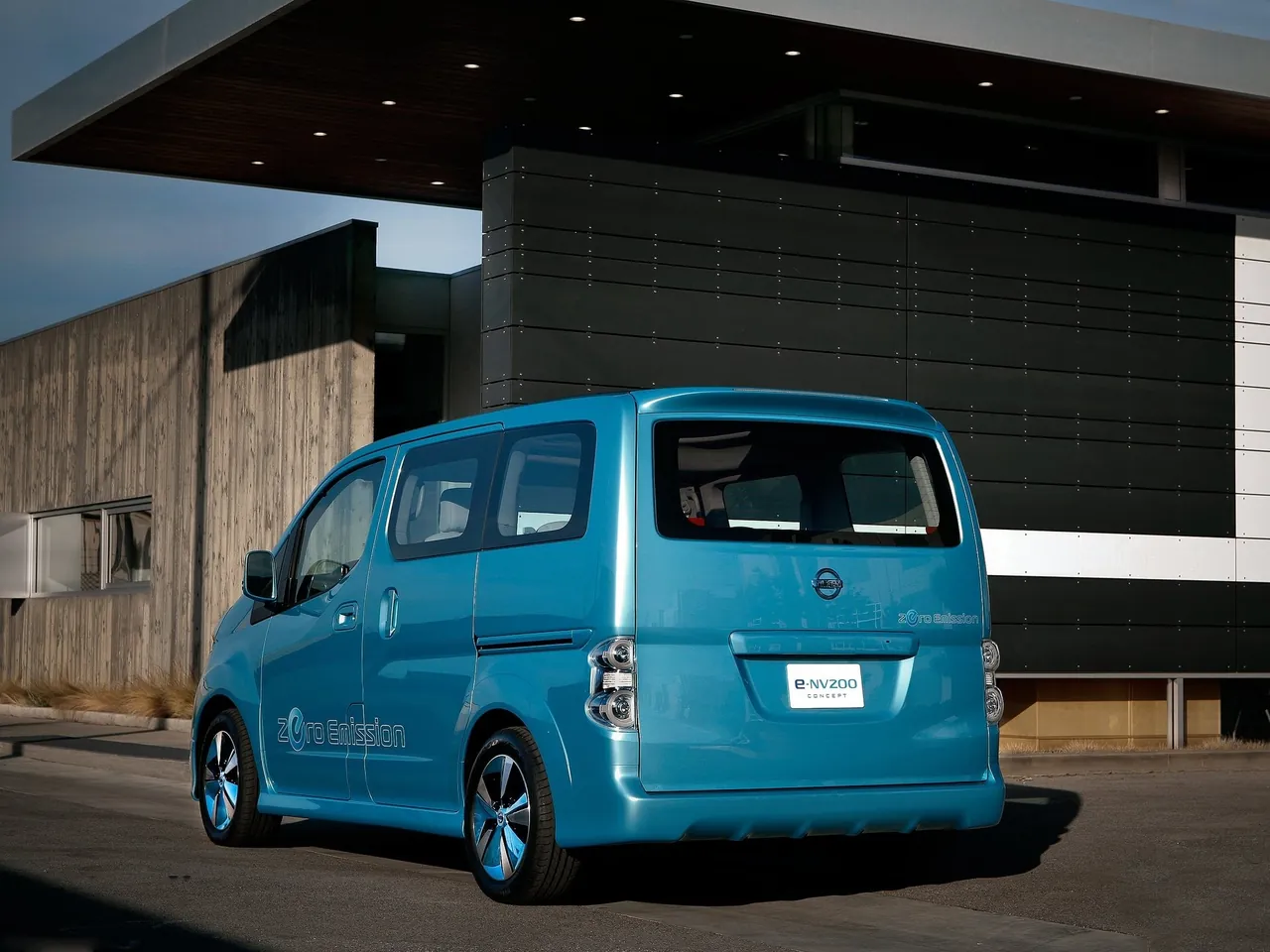 Nissan e-NV200 Concept (2012) – zadní tříčtvrteční pohled
