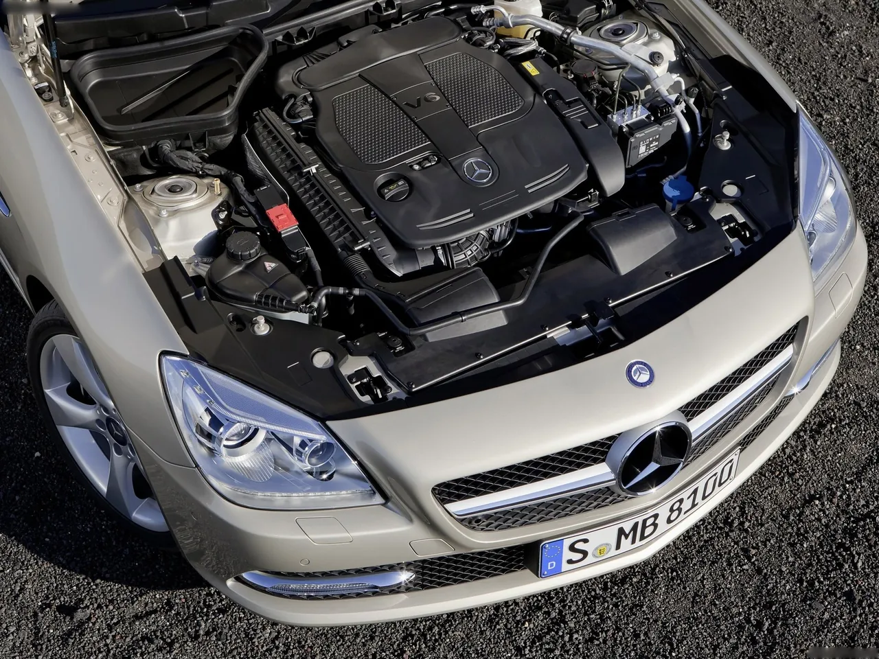 Mercedes-Benz SLK-Class (2012) – motorový prostor