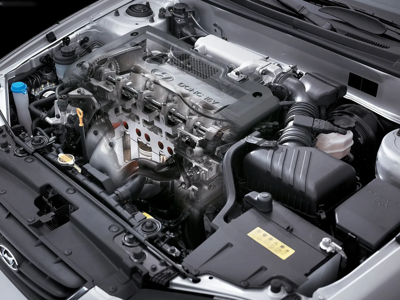Hyundai Elantra (2004) – motorový prostor