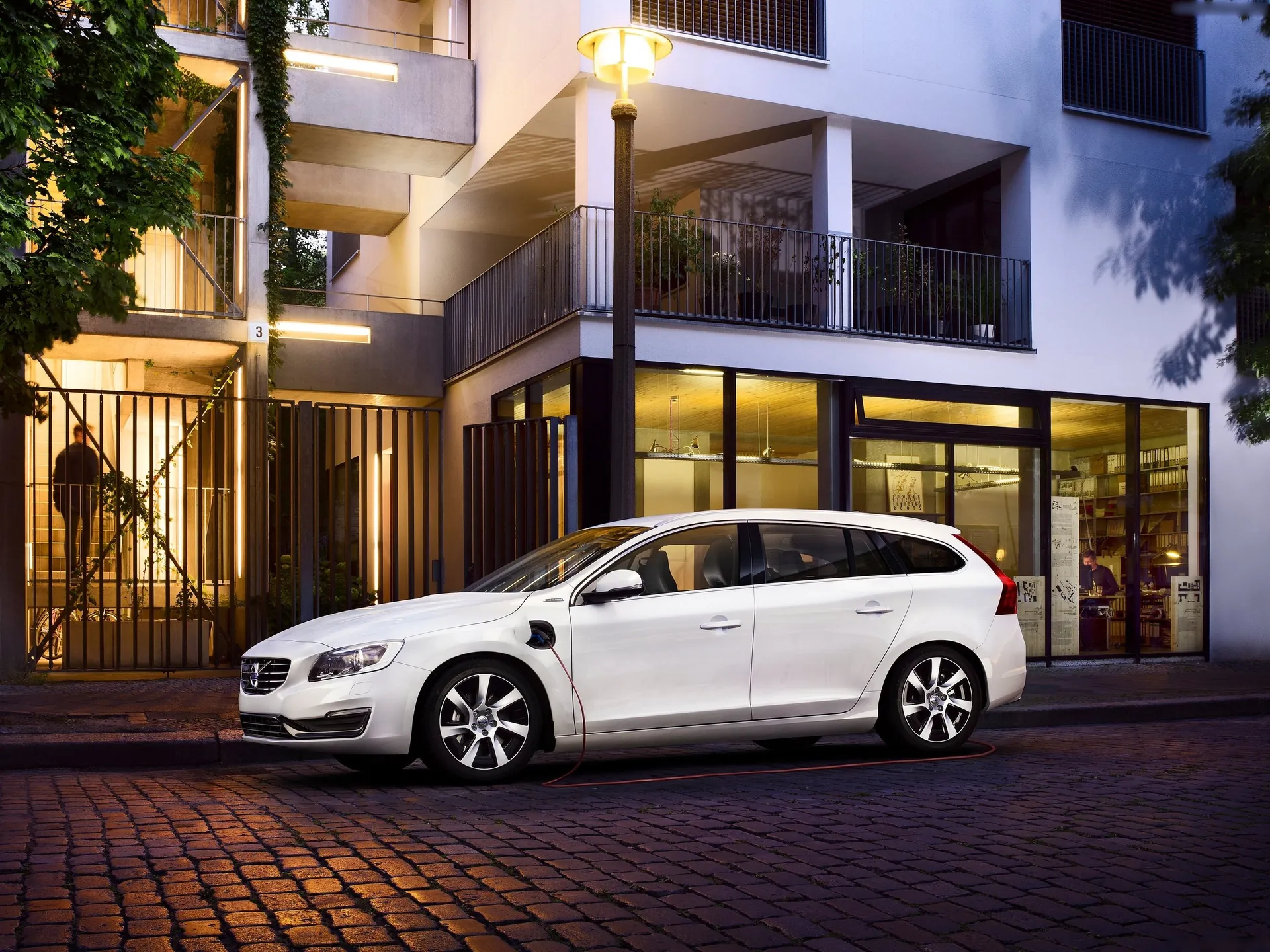 Volvo V60 Plug-in Hybrid (2014)