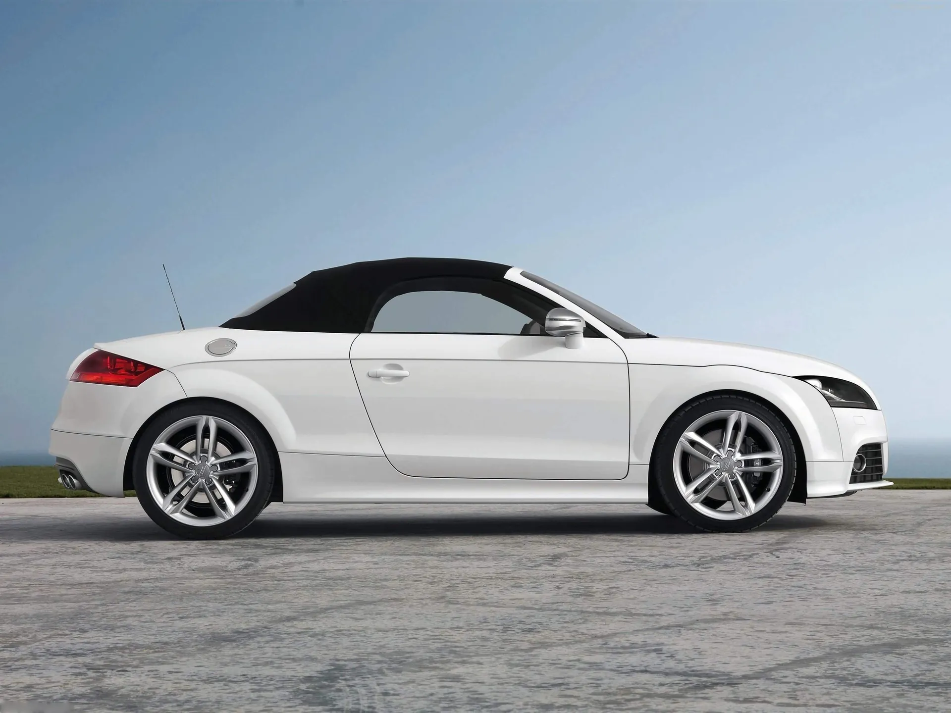 Audi TTS Roadster (2009) – boční profil