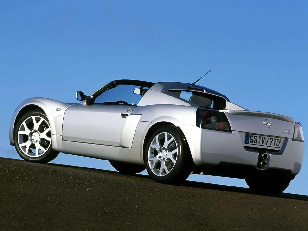 Opel Speedster Turbo (2003) – zadní tříčtvrteční pohled