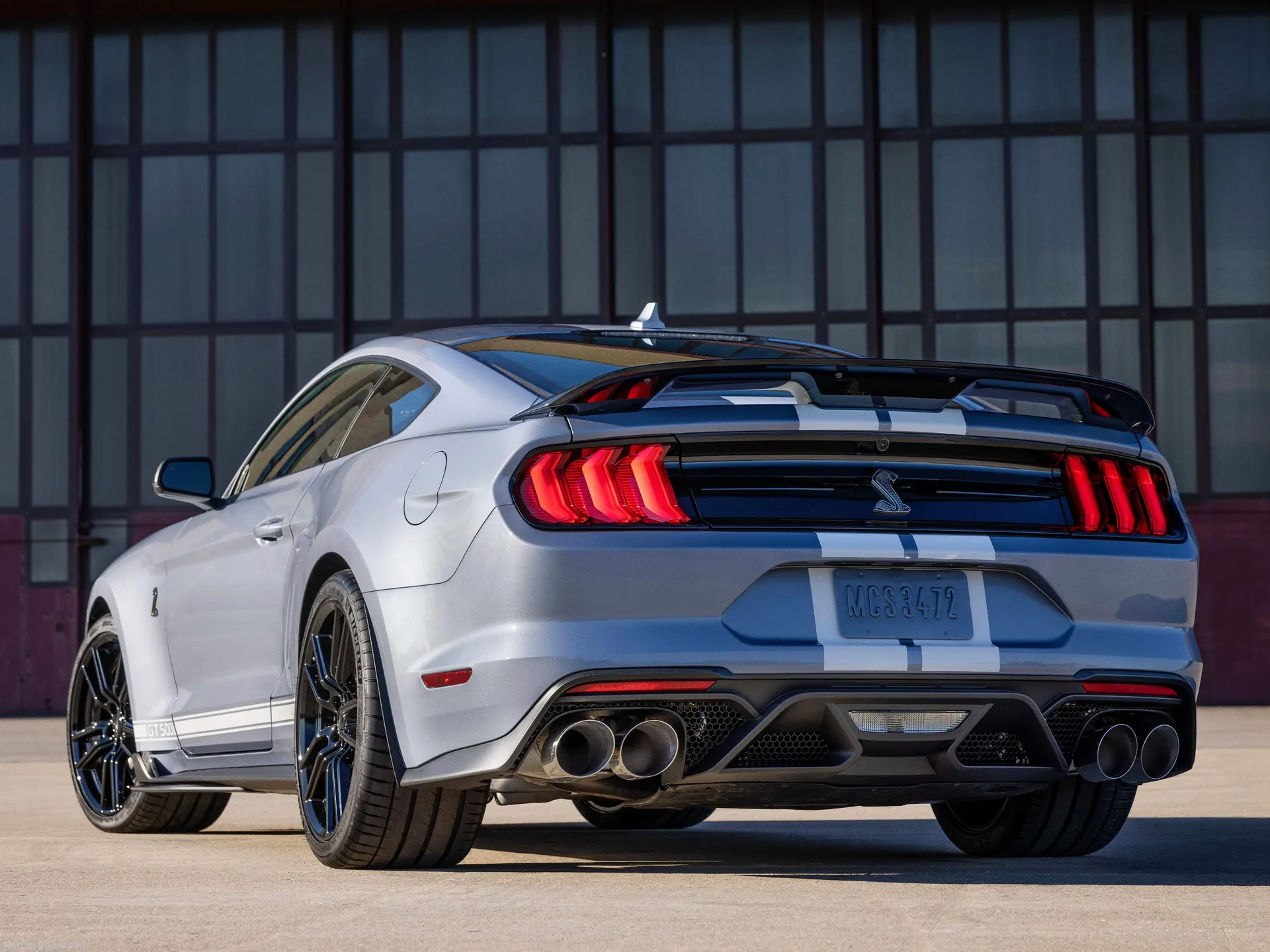 Ford Mustang Shelby GT500 Heritage Edition (2022) – zadní tříčtvrteční pohled
