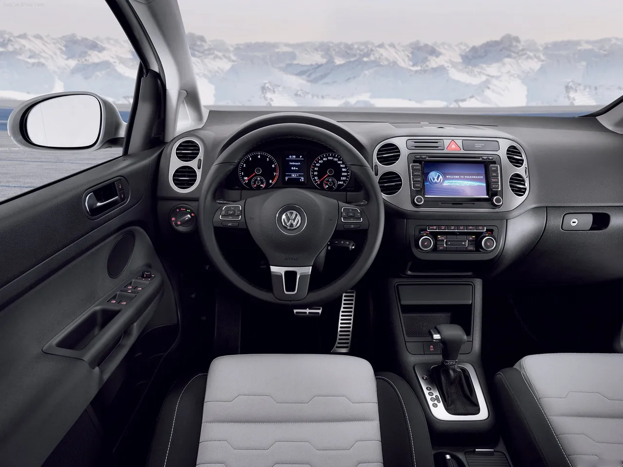 Volkswagen CrossGolf (2011) - Interior