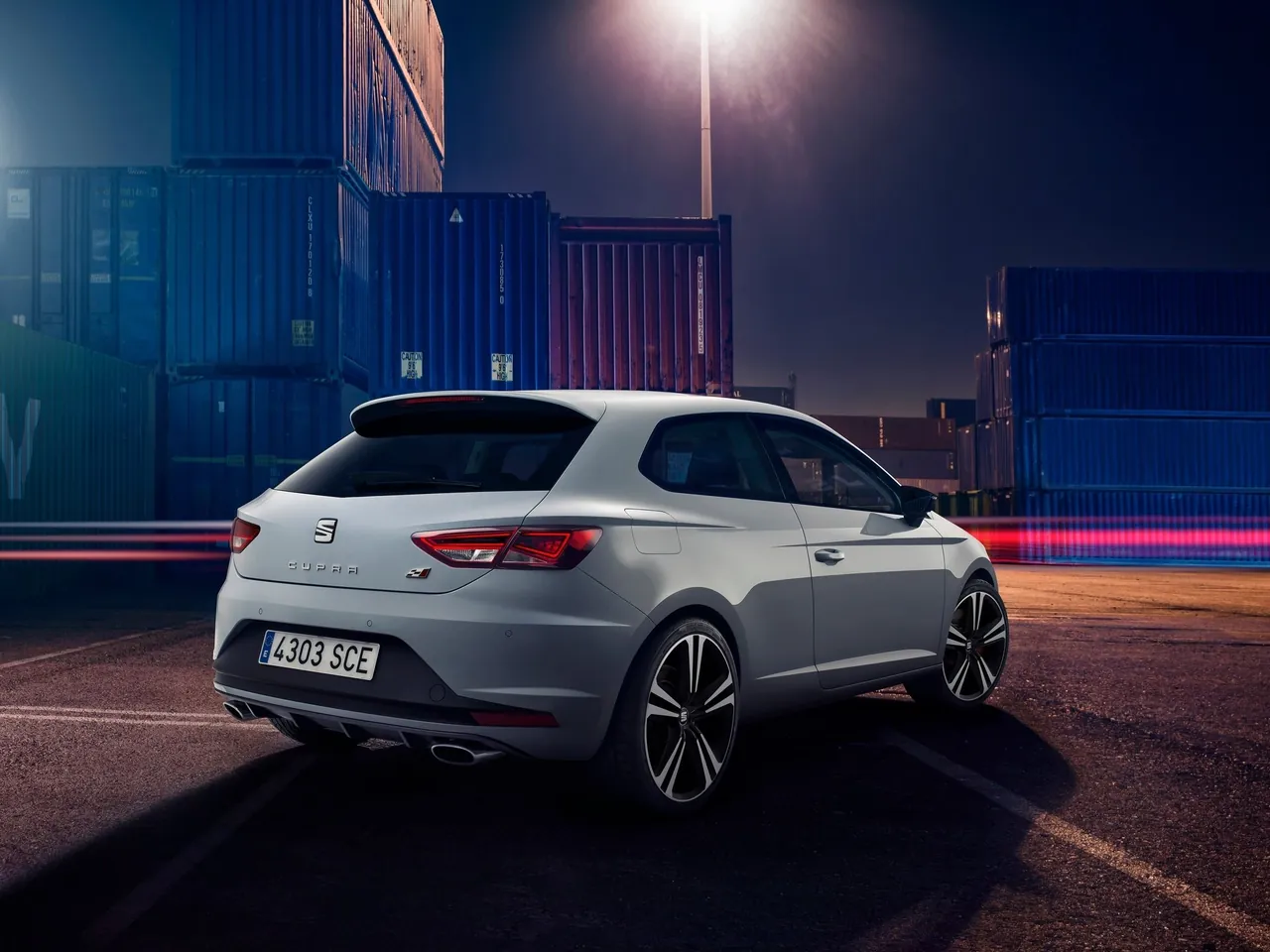 Seat Leon Cupra (2014) – zadní tříčtvrteční pohled