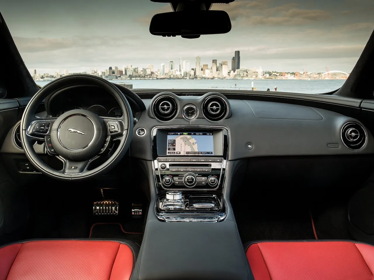 Jaguar XJR (2014) – interiér