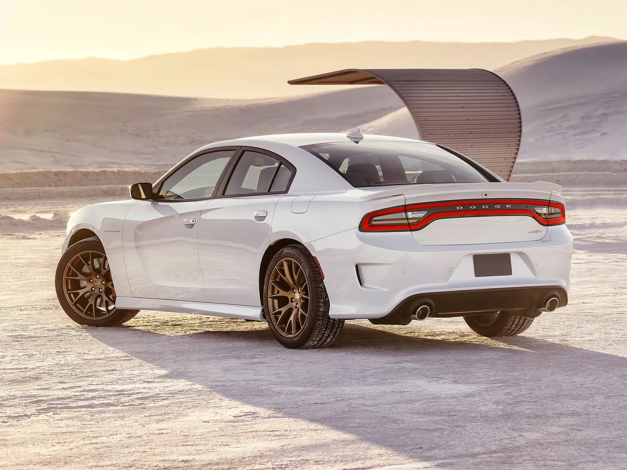 Dodge Charger SRT Hellcat (2015) – zadní tříčtvrteční pohled