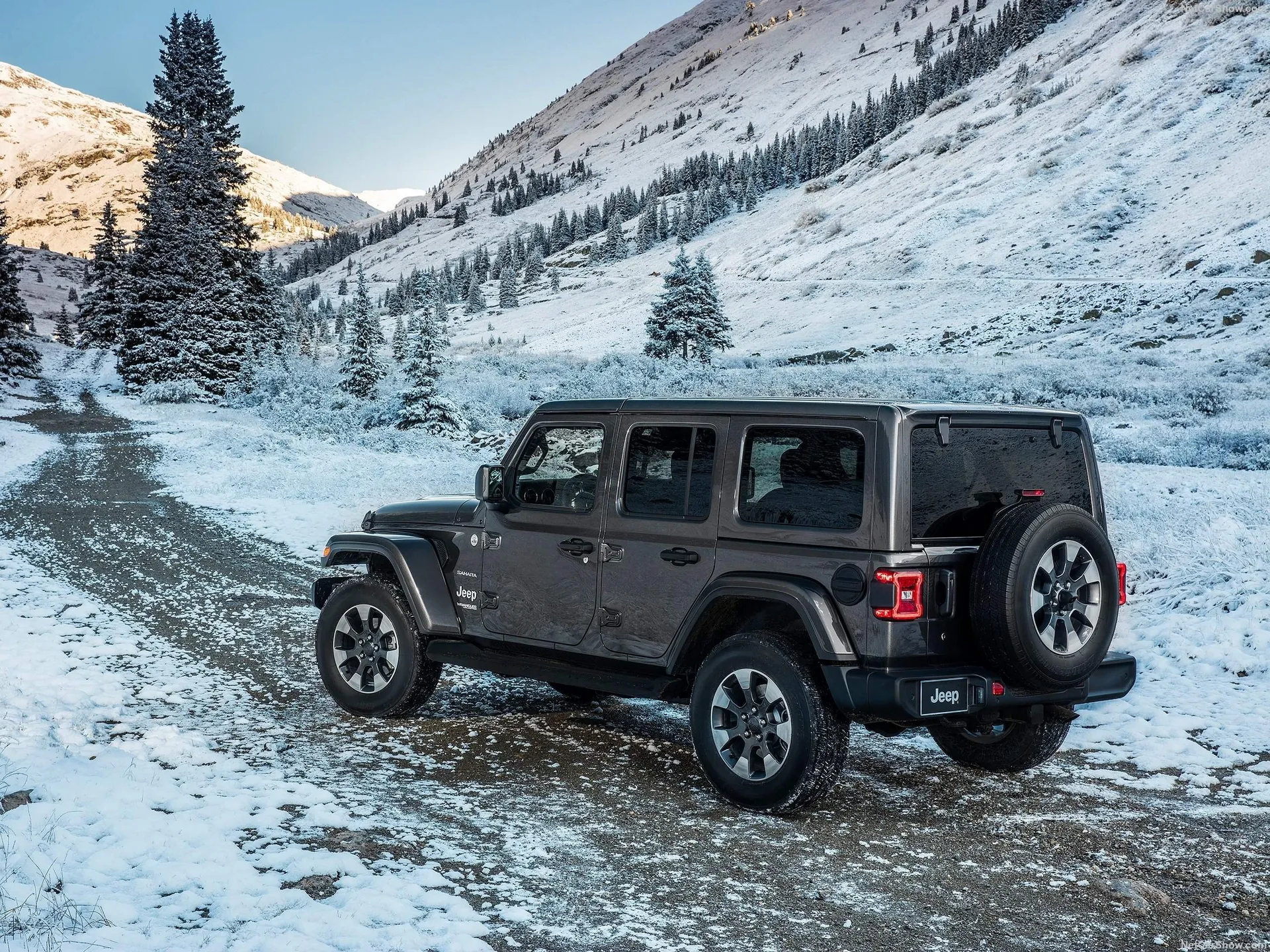 Jeep Wrangler Unlimited (2018) – zadní tříčtvrteční pohled