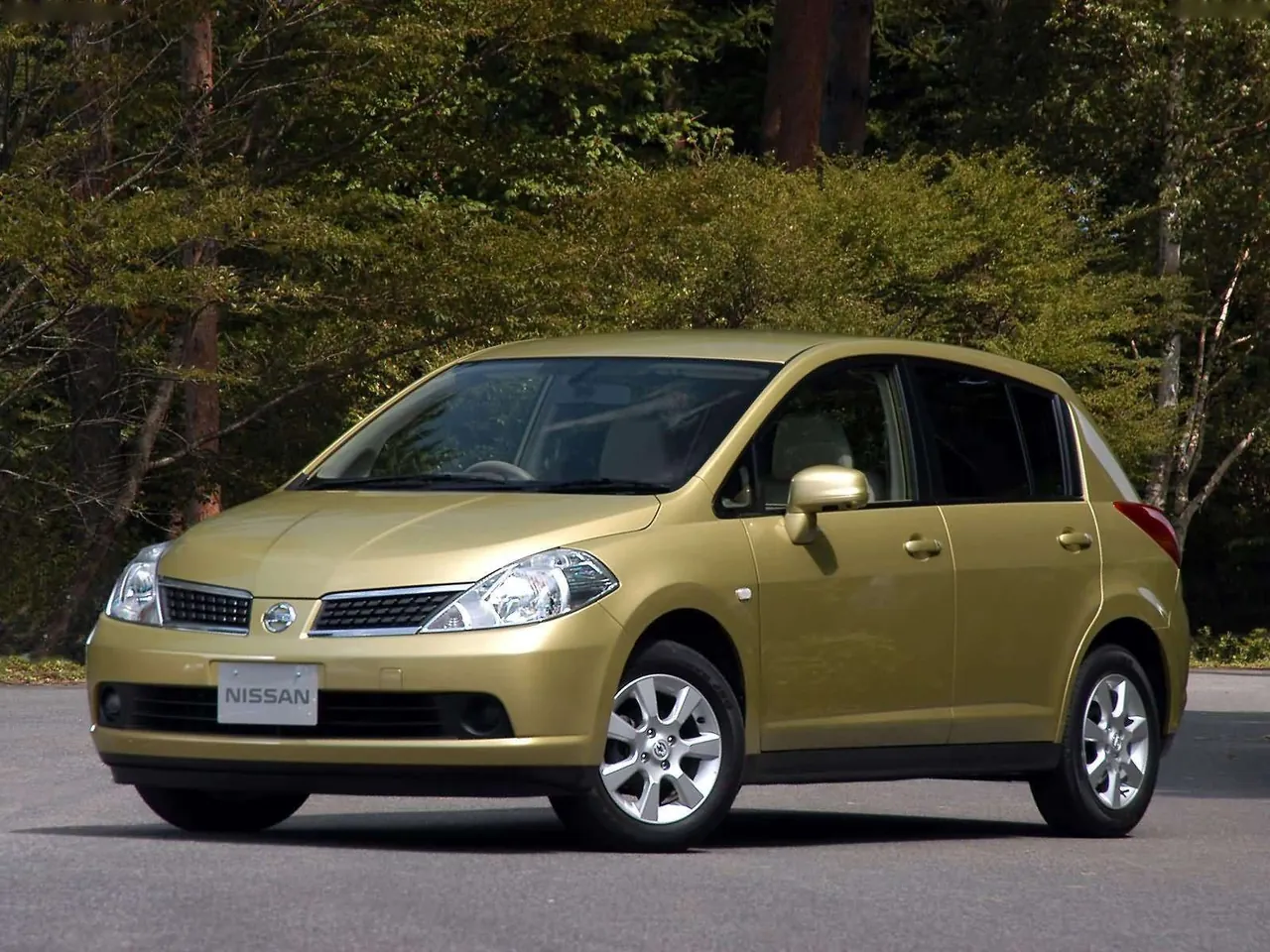 Nissan Tiida (2004)