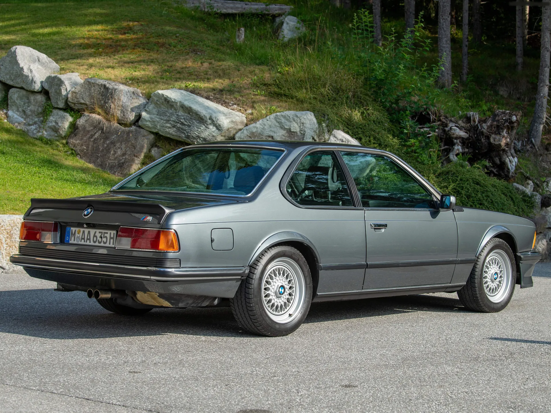 BMW M 635 CSi (1986) – zadní tříčtvrteční pohled