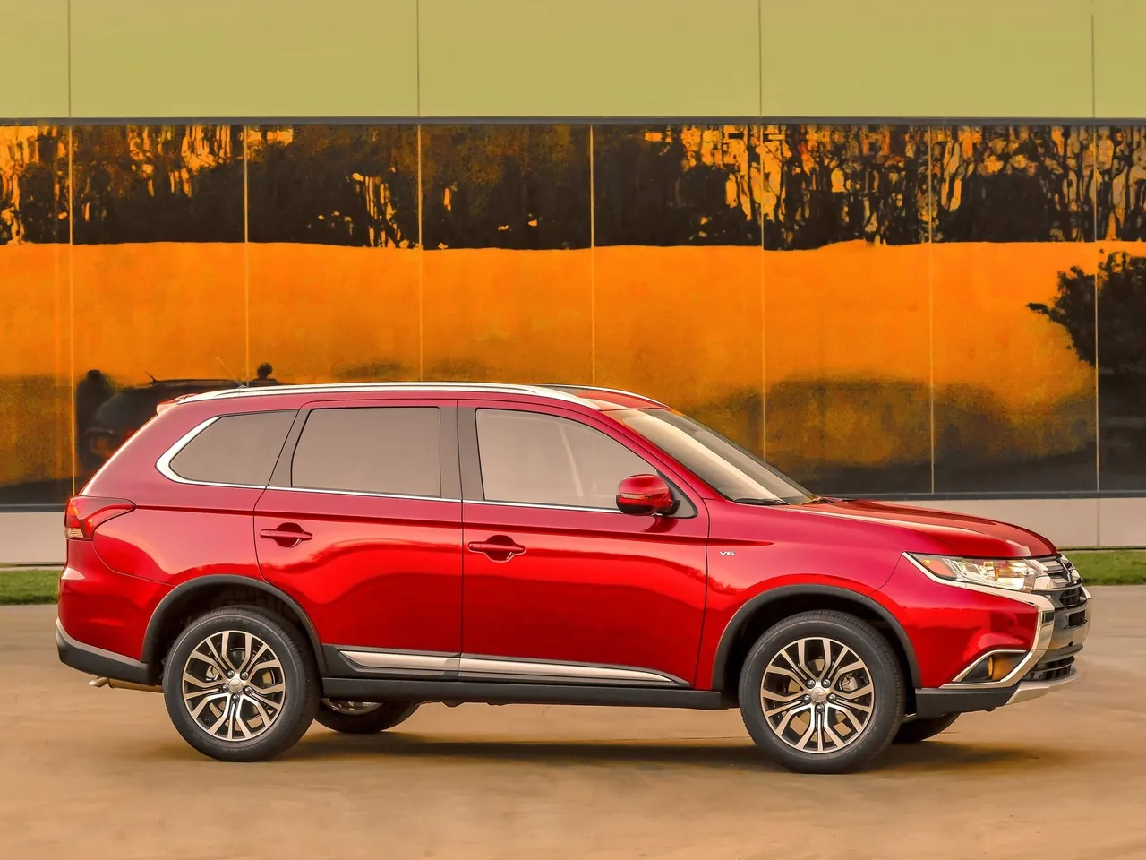Mitsubishi Outlander (2016) – boční profil