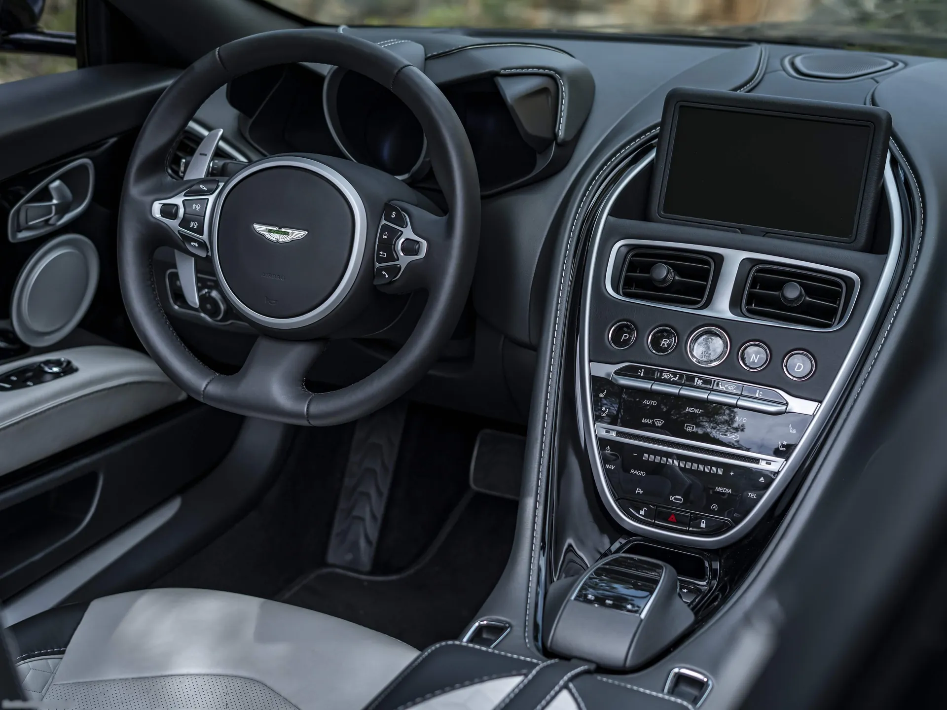 Aston Martin DBS Superleggera Volante (2020) - Interior
