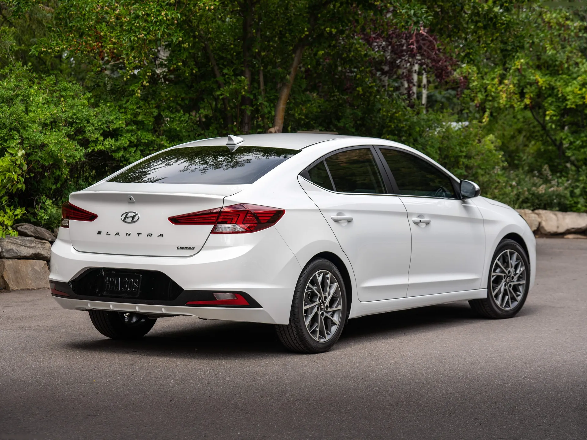 Hyundai Elantra (2019) – zadní tříčtvrteční pohled