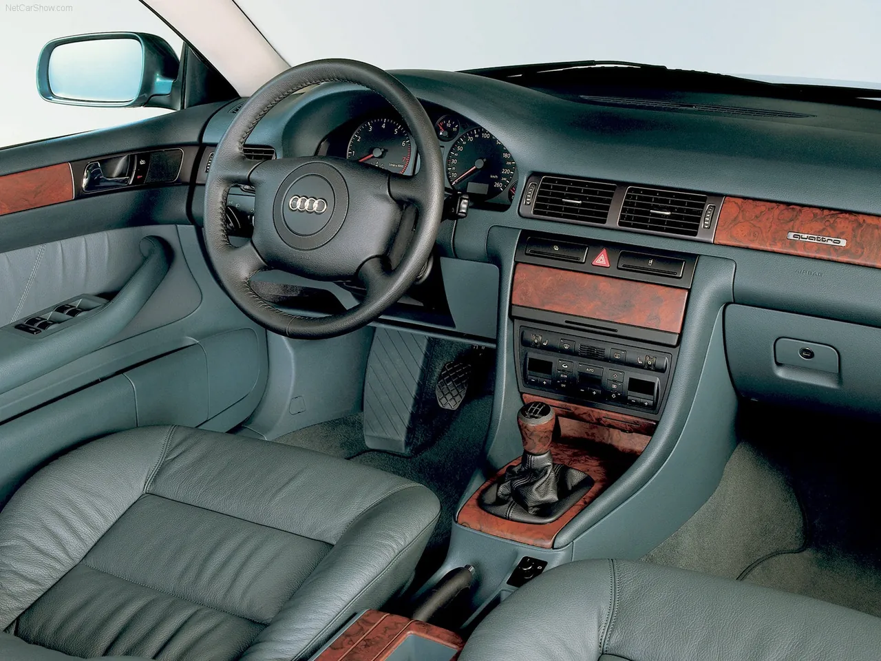 Audi A6 Avant (1998) – interiér