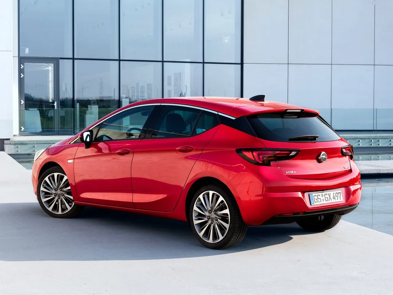 Opel Astra (2016) – zadní tříčtvrteční pohled