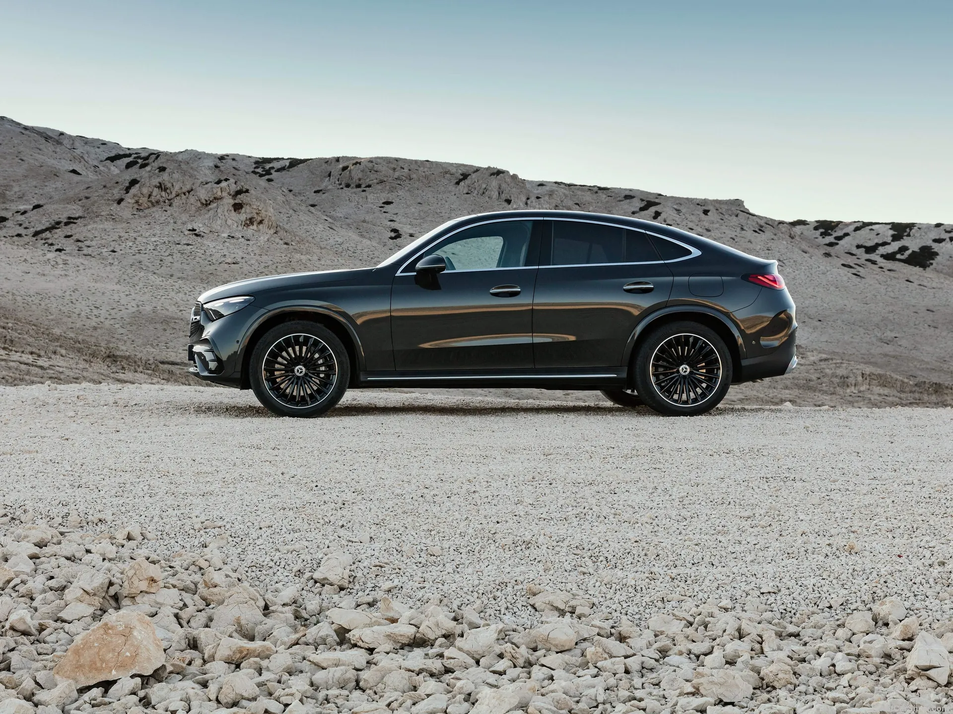 Mercedes-Benz GLC Coupe (2024) – boční profil