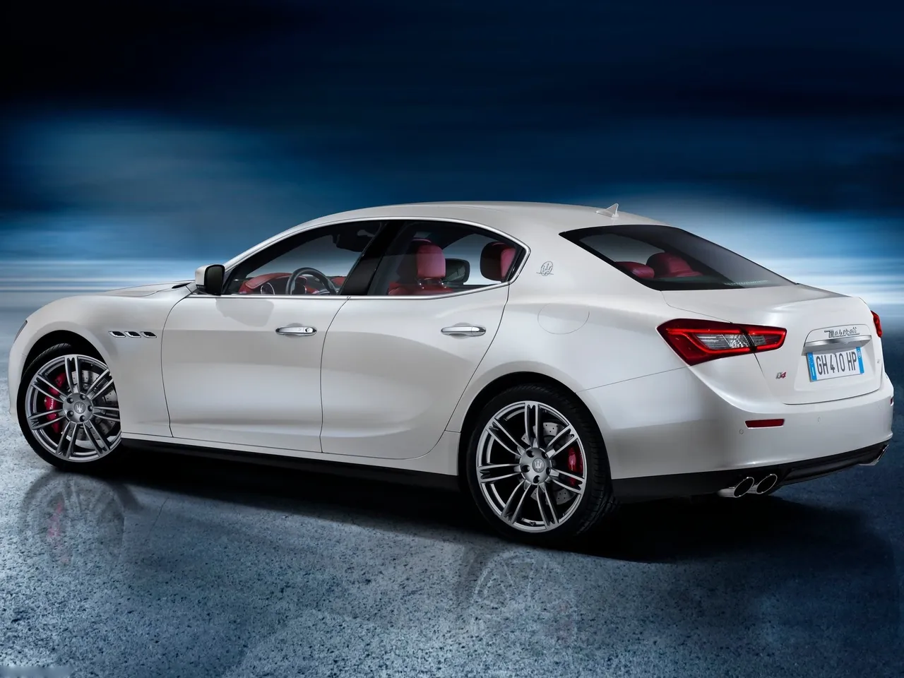 Maserati Ghibli (2014) – zadní tříčtvrteční pohled