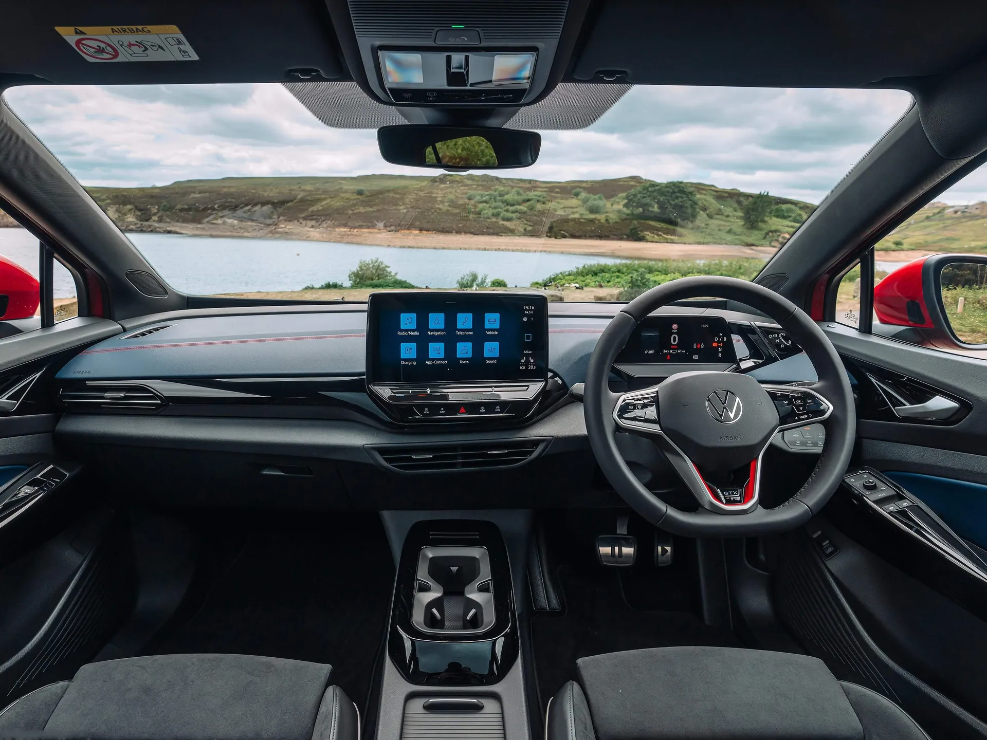 Volkswagen ID.5 GTX [UK] (2022) – interiér