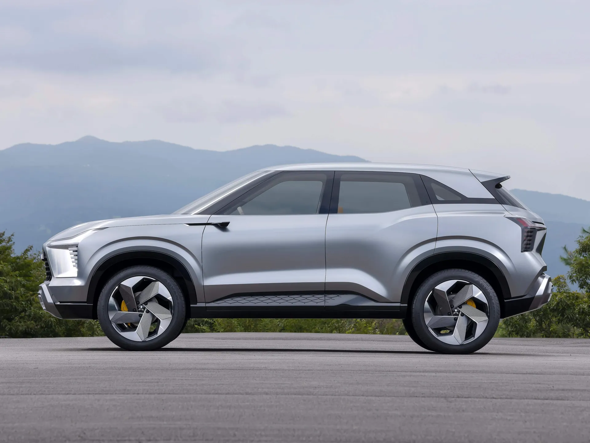 Mitsubishi XFC Concept (2022) – boční profil