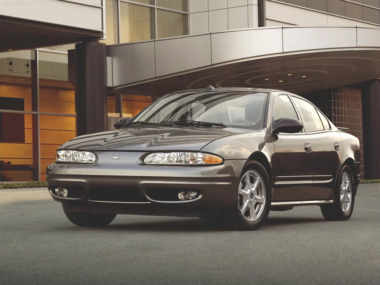 Oldsmobile Alero (2003)