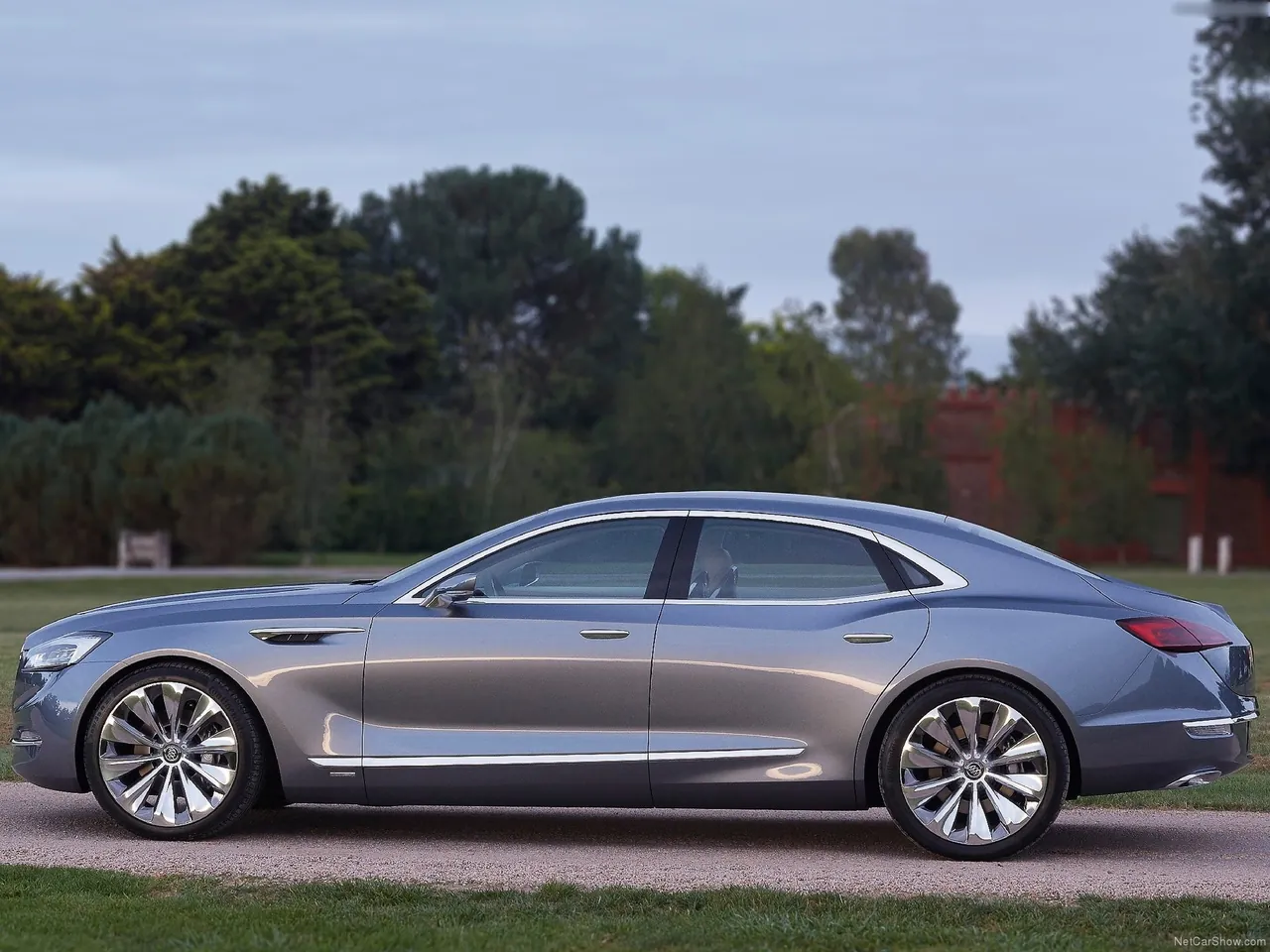 Buick Avenir Concept (2015) – boční profil