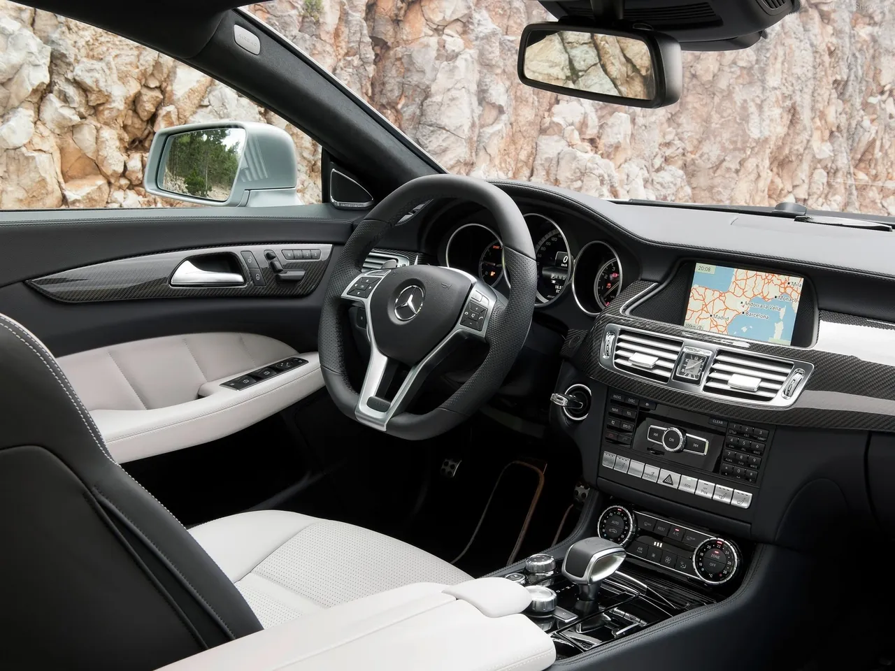 Mercedes-Benz CLS63 AMG Shooting Brake (2013) – interiér