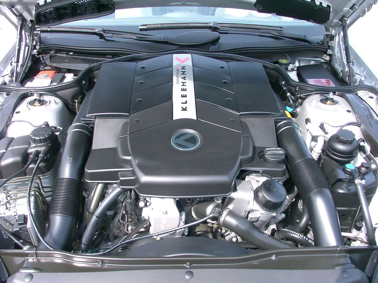 Kleemann Mercedes-Benz SL 50K S8 (2004) – motorový prostor