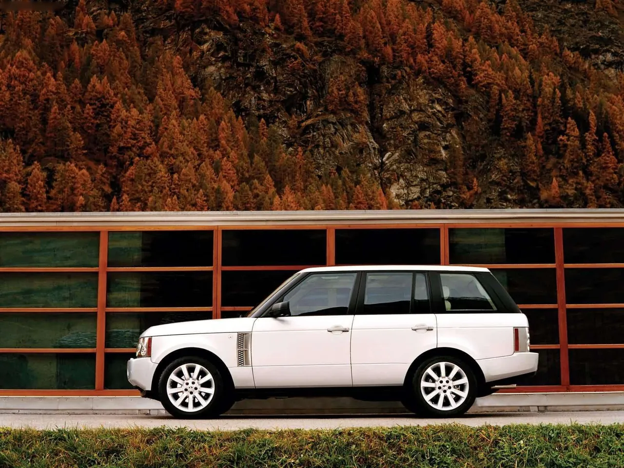 Land Rover Supercharged Range Rover (2006) - Side Profile