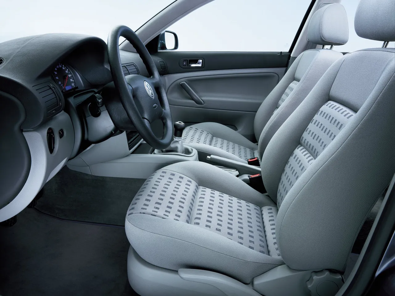 Volkswagen Passat (2000) - Interior