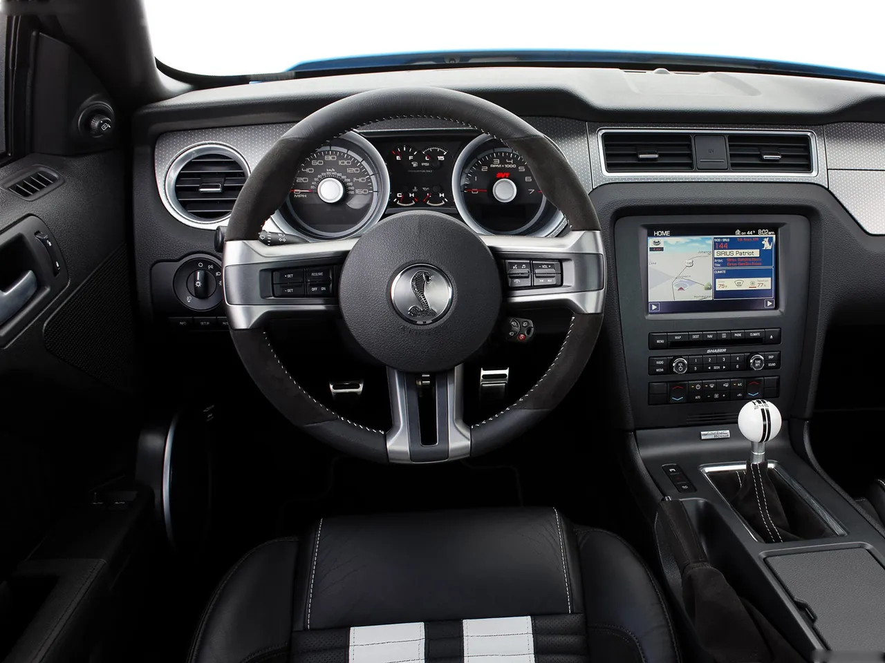Ford Mustang Shelby GT500 (2010) – interiér