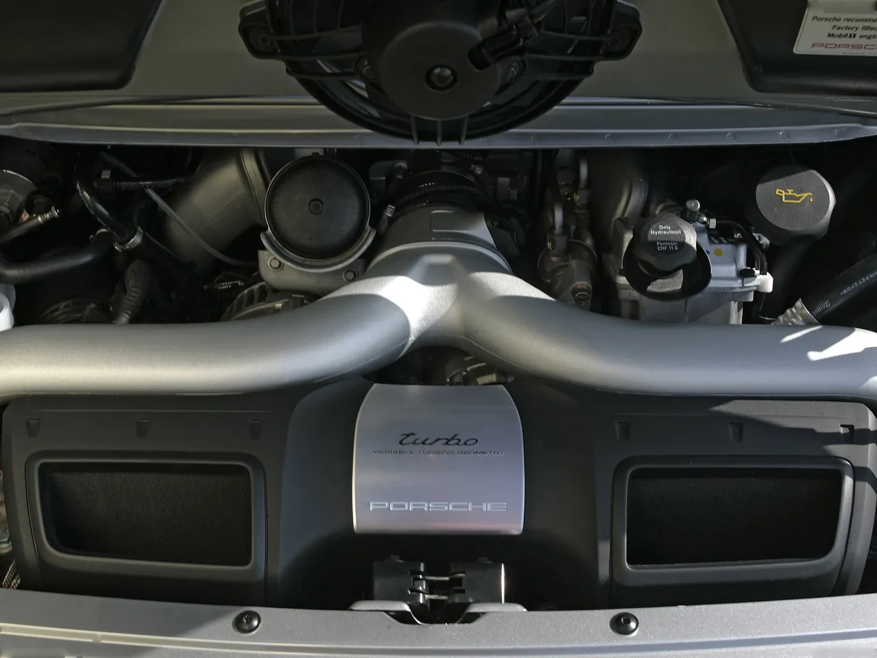 Porsche 911 Turbo (2007) - Engine Bay