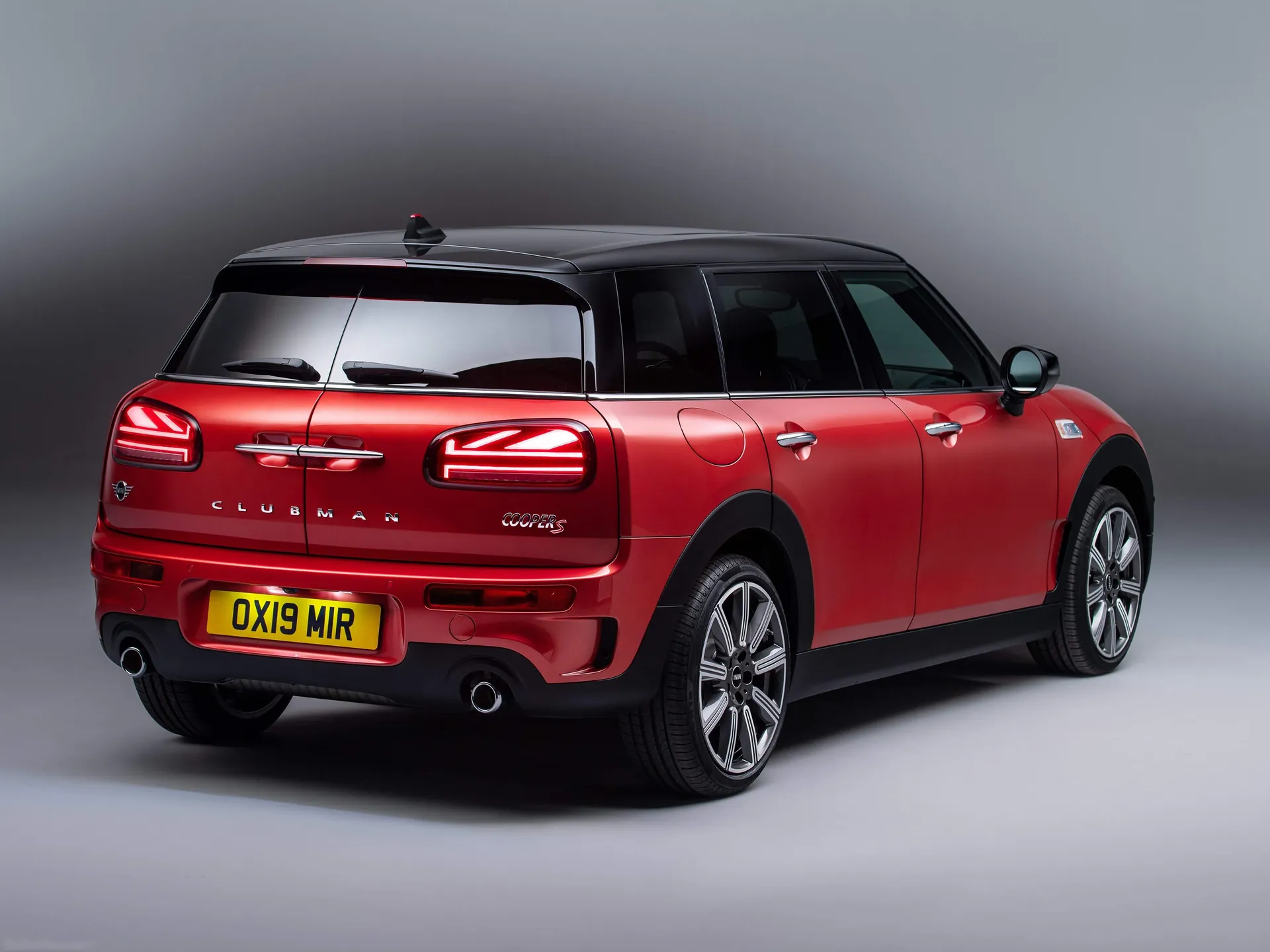 Mini Clubman (2020) – zadní tříčtvrteční pohled