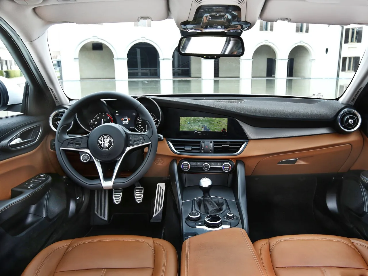 Alfa Romeo Giulia (2016) – interiér