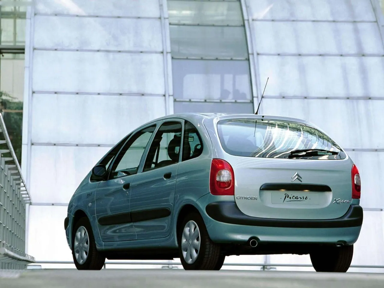 Citroen Xsara Picasso (1999) - Rear Three-Quarter