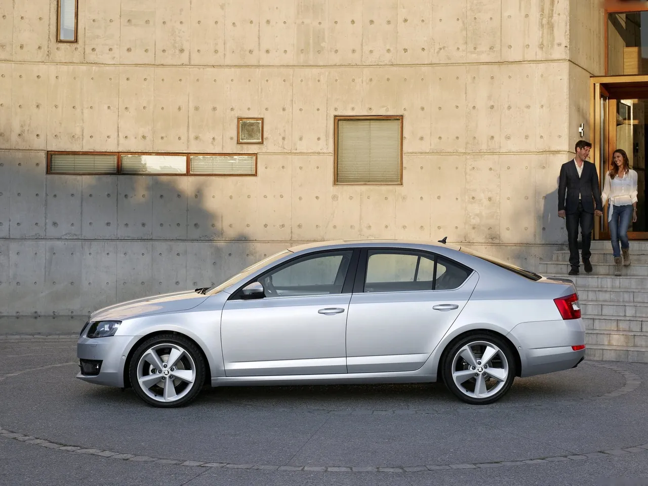 Skoda Octavia (2013) – boční profil