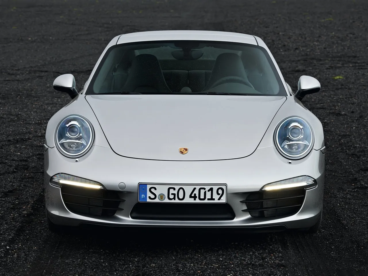 Porsche 911 Carrera S (2013) - Front