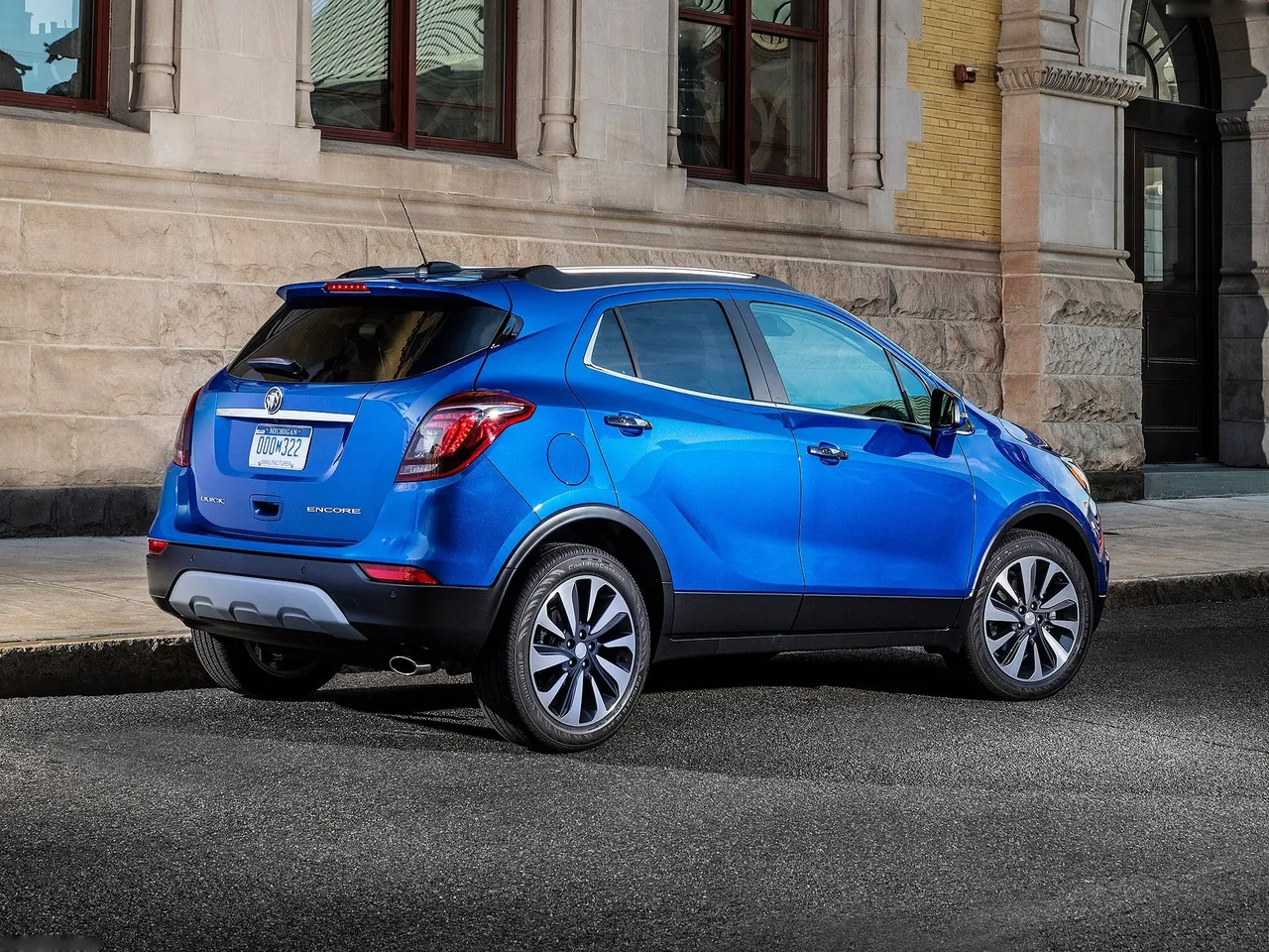 Buick Encore (2017) – zadní tříčtvrteční pohled