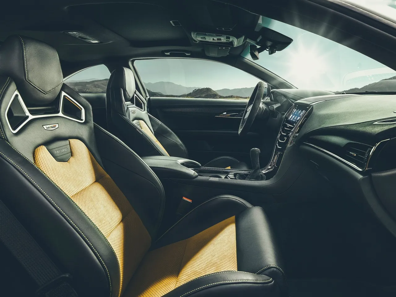 Cadillac ATS-V Coupe (2016) – interiér