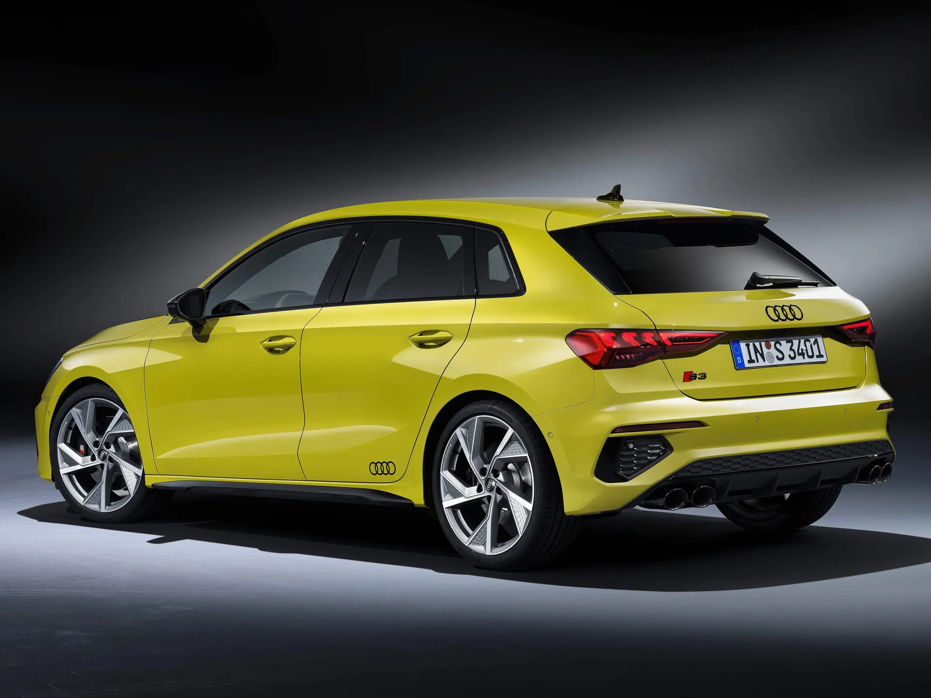 Audi S3 Sportback (2021) – zadní tříčtvrteční pohled